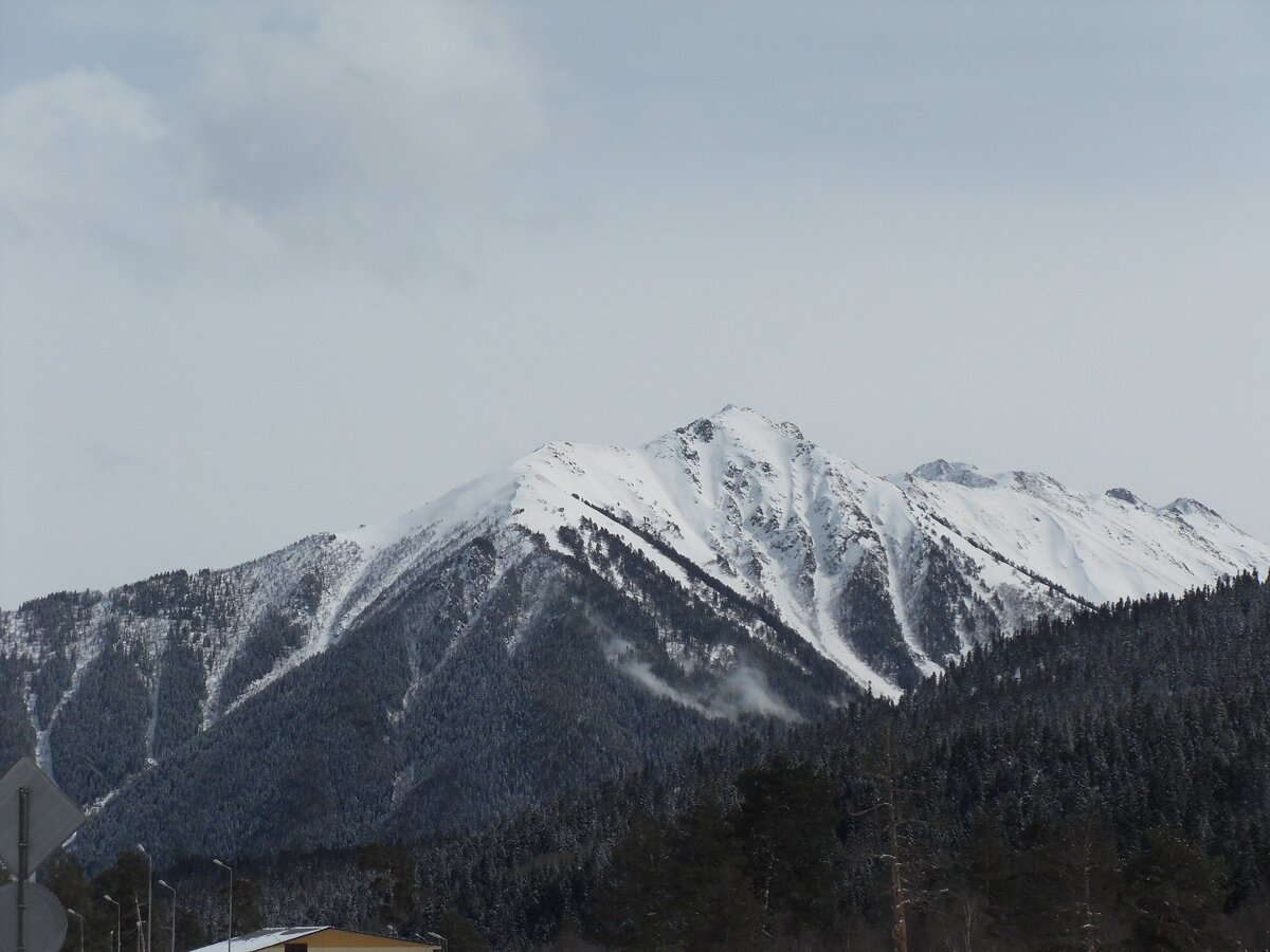 Рисунок 1. Горы зимой