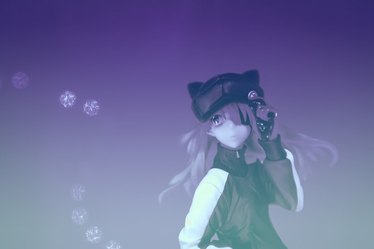 Фигурка по одному из персонажей.