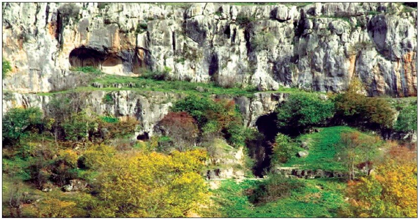 Вид Азыхской пещеры