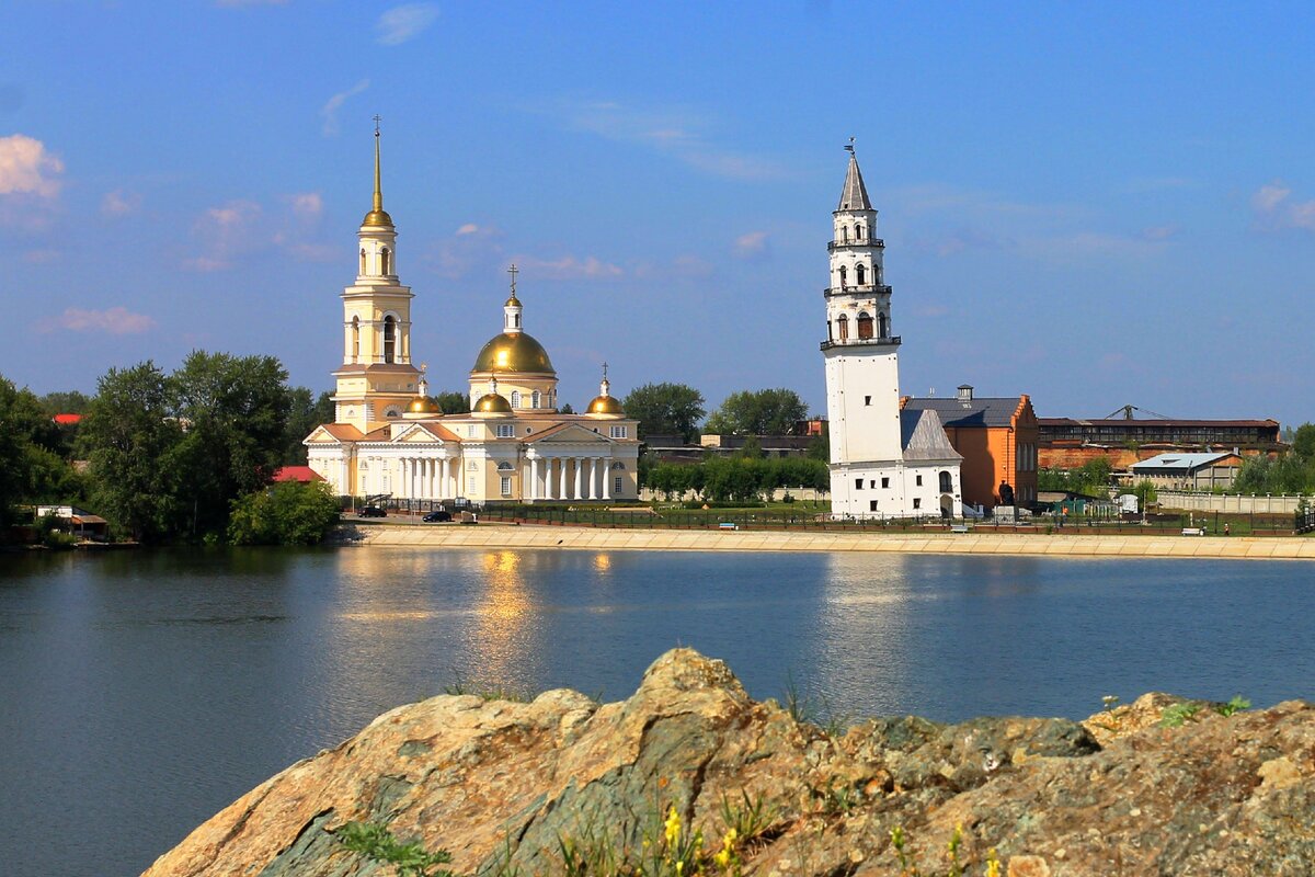 Горнозаводская иконописная традиция формировалась в мастерских при Невьянском заводе – вотчине промышленников Демидовых, из поколения в поколение хранивших заветы старой веры