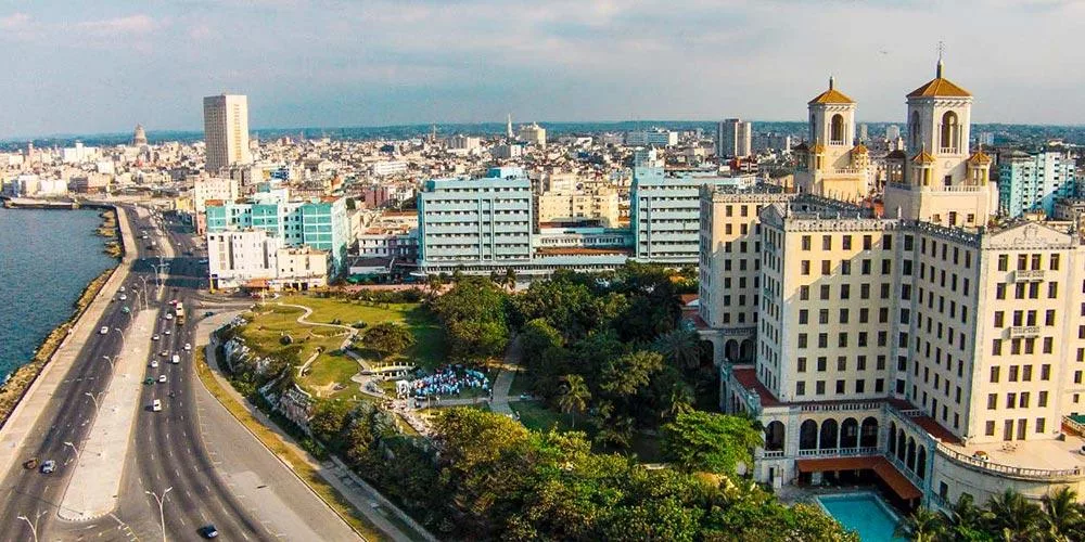 Гавана столица какой. Гавана Куба достопримечательности 2020. Гавана современная набережная. Куба Гвиана столица. Современный вид Гвиана столицы Кубы.
