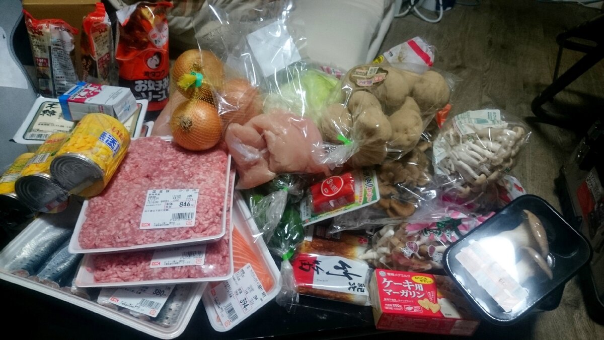 Выгрузила продукты, купленные в японском супермаркете