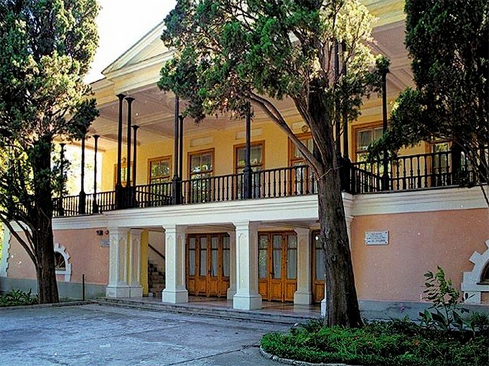 Здание Пушкинского музея в Гурзуфе