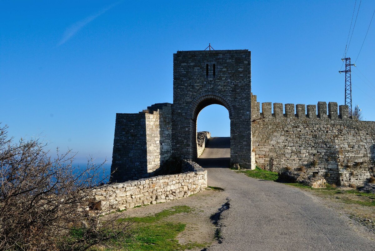 В день объявления ЧП мы мирно гуляли  на мысе Калиакра, не подозревая, что нас ждут всяческие ограничения, которые затянутся почти на год. Погода, как видите, была чудесная.
