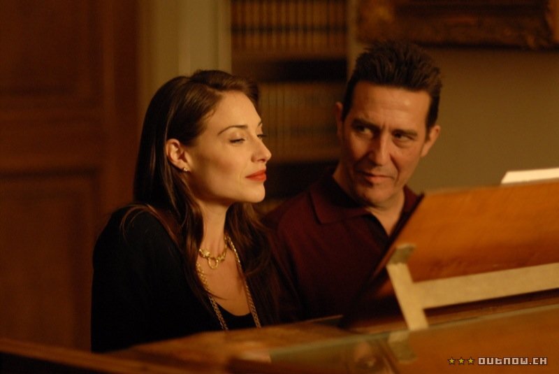 Джулиуса и Вэрити сыграли британцы Клэр Форлани и Киран Хайндс