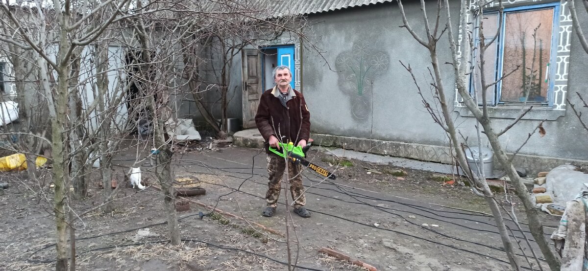 Домик с окнами в сад...