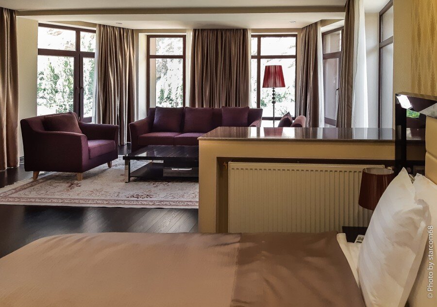 Номер категории Люкс отеля "Pamir Palace Hotel" в Хороге