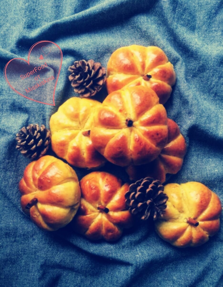 Ингредиенты:
Половинка тыквы поменьше
120 мл теплого молока
45 г сливочного масла
1 яйцо
50 г тростникового сахара
Щепотка соли
15 г свежих дрожжей
350 г простой муки
