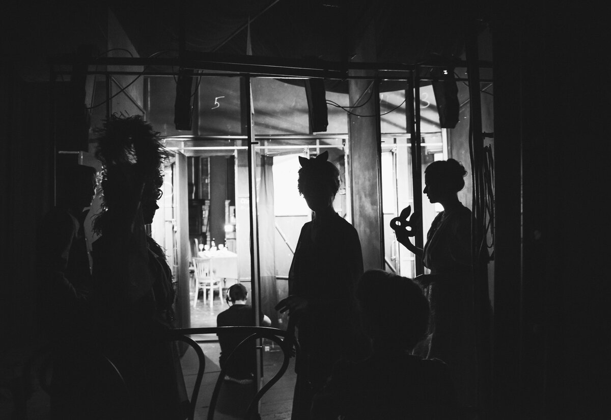 Таинственное закулисье