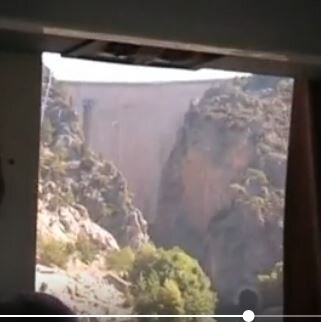 Вид платины снизу из окна автобуса