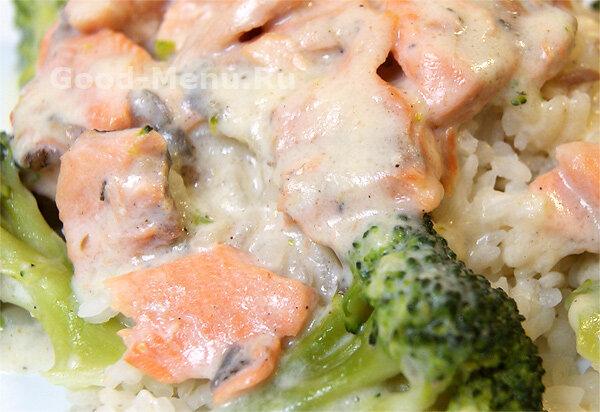 Лосось с брокколи