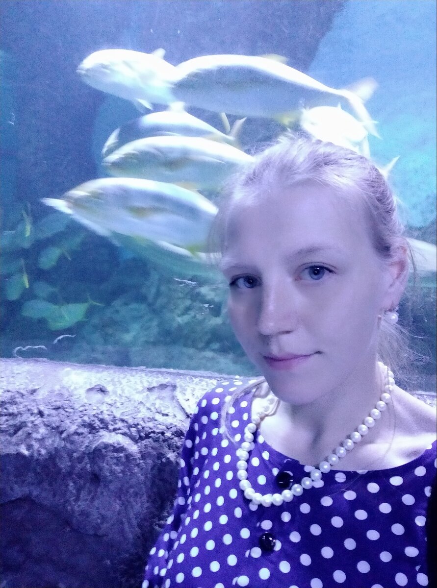 Фото 01.09.2020 - ровно 13 лет назад, начала худеть. За 9 месяцев похудела с 62 размера одежды до 44. Спустя годы у меня тот же 44 размер, хотя я мама 3 детей! 
