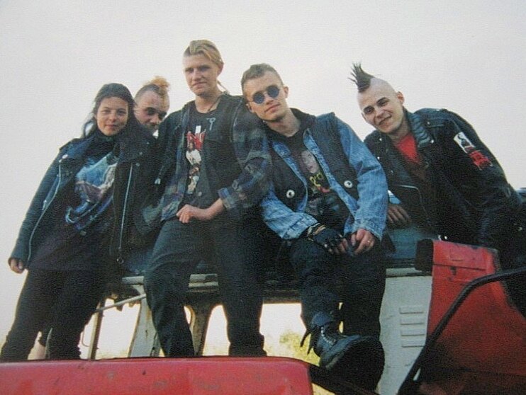 Панки - одна из самых популярных субкультур России 90х