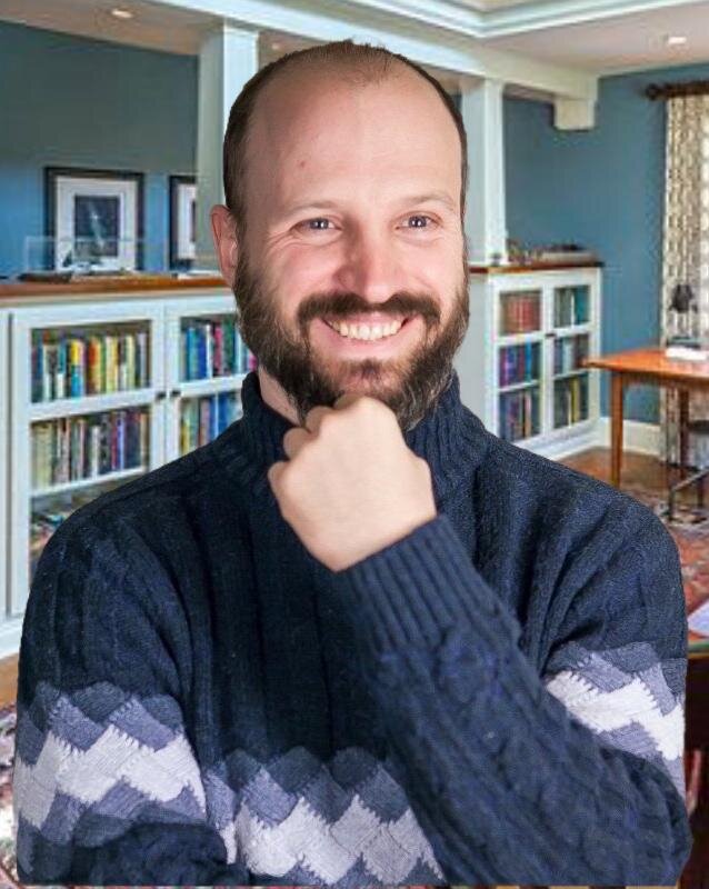 Дмитрий Емец  - детско-подростковый писатель-фантаст. Автор сказочных и фантастических повестей: "Дракончик Пыхалка", "Приключения домовят", "Охотники за привидениями", "Город динозавров", "Сердце пирата", "Таня Гроттер" и др. 