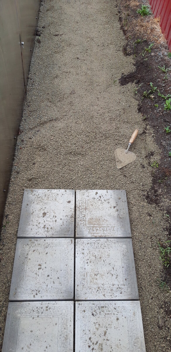 Укладка тротуарной плитки на могилу