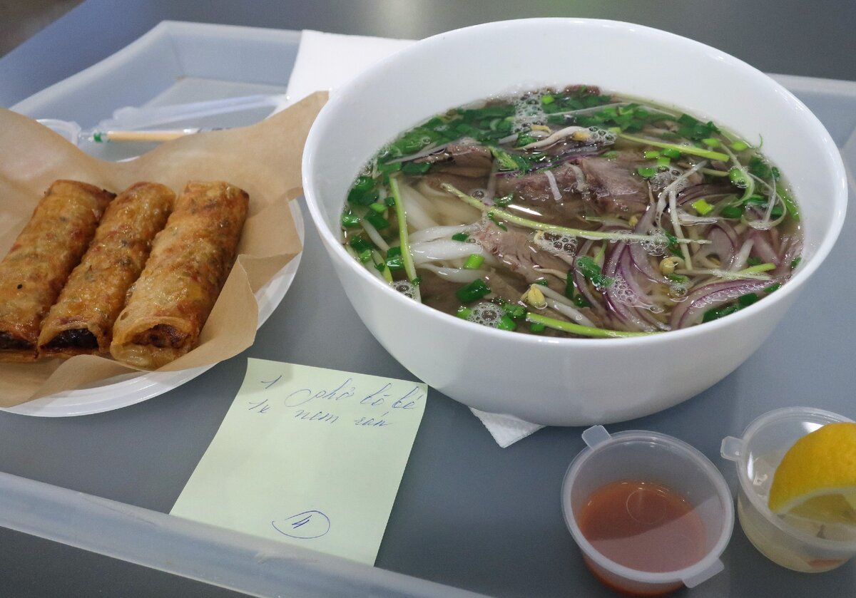 Pho вкусный. 12 Декабря день ФО бо во Вьетнаме.