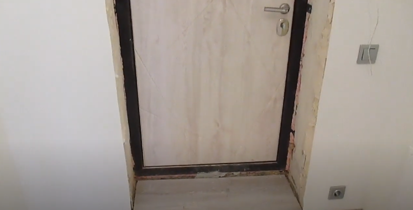 Двери с широким добором в интерьере - 81 фото