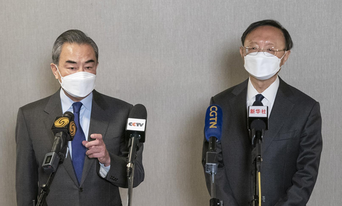 Китайские дипломаты отвечают на вопросы о прошедших переговорах