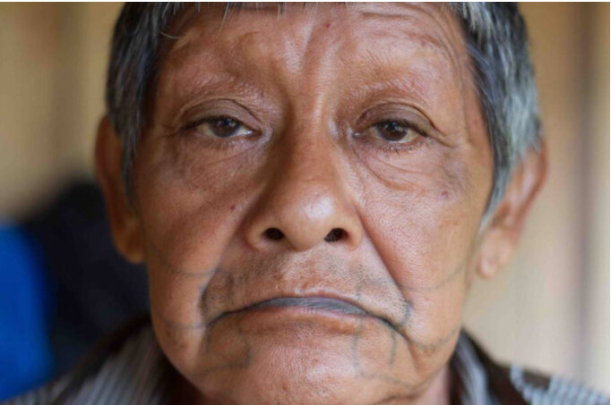 Арука Джума стал последним мужчиной в своем племени в 1999 году, и он долгое время был свидетелем уничтожения своего народа.