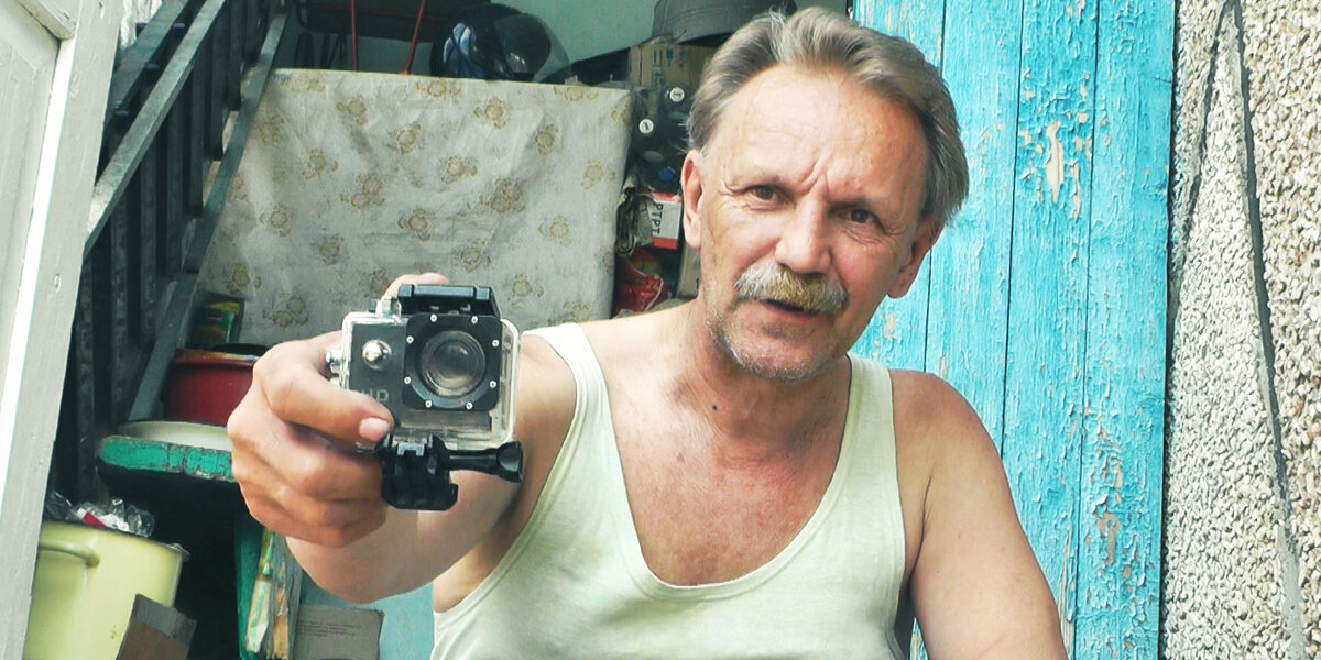 Моя первая экшен камера. За ней я ездил в Судак а это более 200 км. в один конец.