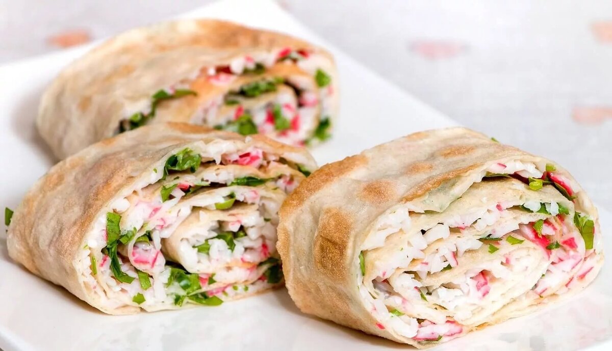 Рулет из лаваша с крабовыми палочками 