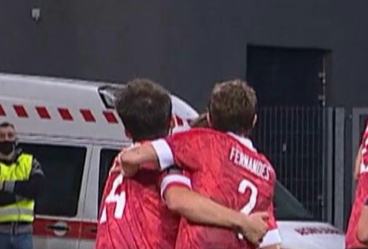 Самым обсуждаемым эпизодом матча отборочного турнира ЧМ-2022 Словакия — Россия (2:1) стали «обнимашки» Георгия Джикии и Марио Фернандеса при розыгрыше углового, обернувшегося голом Милана Шкриньяра.