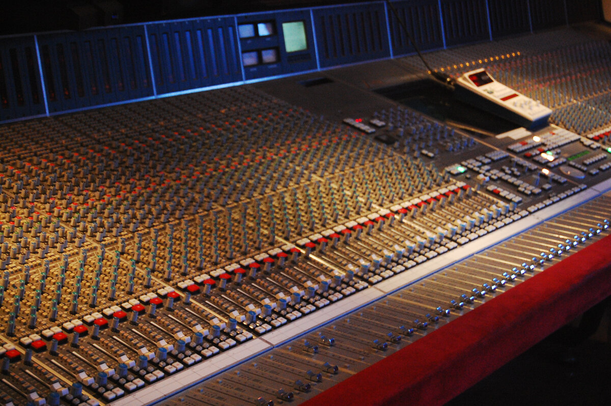Консоль SSL 9000J Студии звукозаписи The Cutting Room, Нью - Йорк