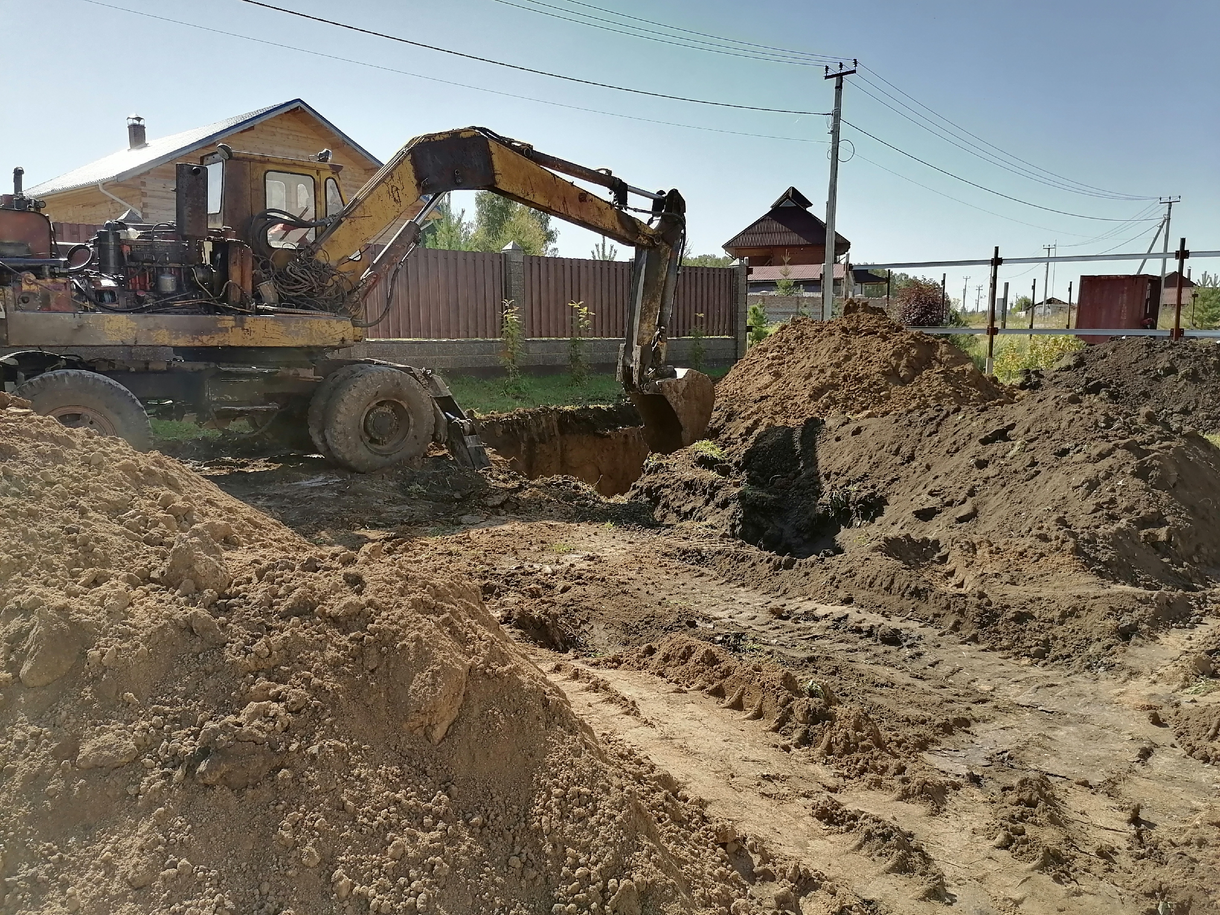Установка колец септика без крана (с помощью экскаватора). Стоимость септика с переливом и много фотографий процесса монтажа7