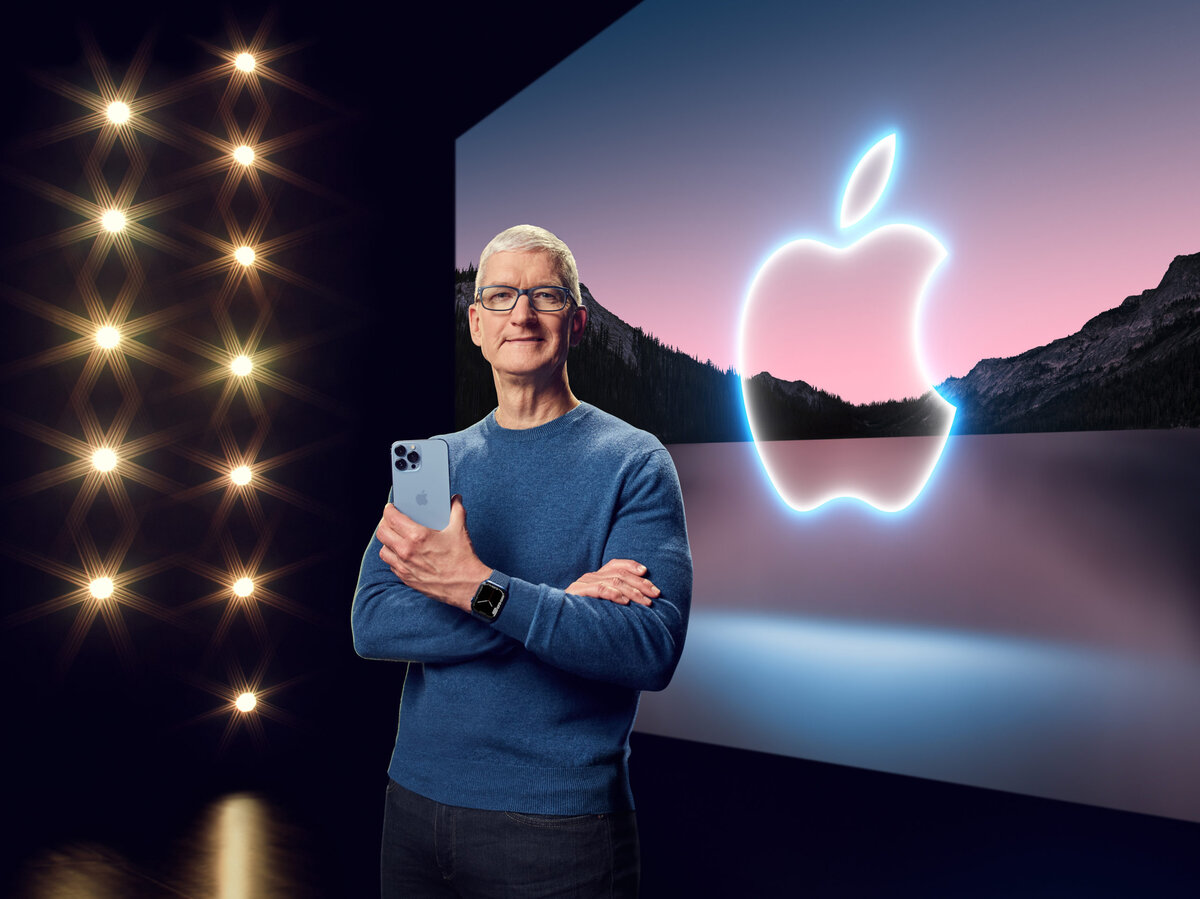 [caption id="attachment_155526" align="aligncenter" width="2560"] CUPERTINO, CALIFORNIA - September 14, 2021: Apple CEO Tim Cook with the iPhone 13 Pro Max and Apple Watch Series 7 during a special event at Apple Park.
(Photo by Apple Inc.)[/caption]