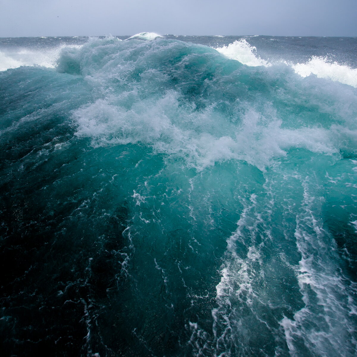 Бояться шторма. Шторм. Шторм 5,5 баллов в море. Охотское море шторм девять баллов. Байкальский шторм 2015.