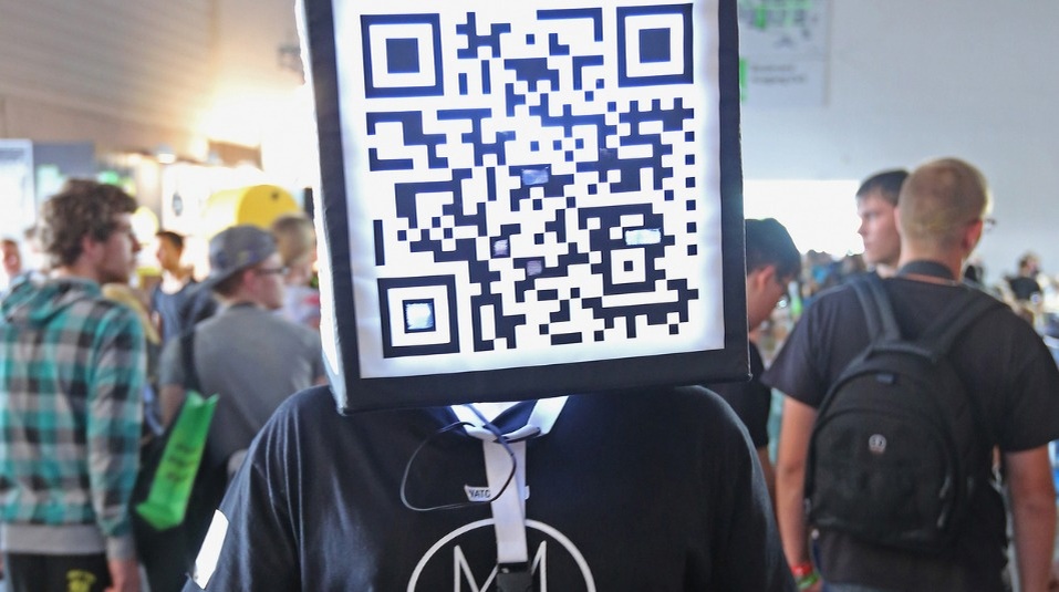 Загнать на Ваш компьютер или другое устройство троянскую программу