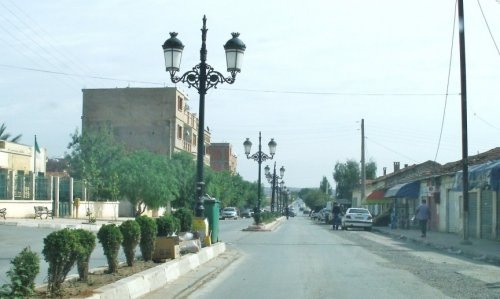 До недавнего времени Эль-Азизия считалась самым жарким местом на планете. Причина потери этого титула состояла в том, что местные способы измерения температуры были признаны Всемирной метеорологической организацией недействительными. Но кто сказал, что после того, как его признали не самым жарким местом на бумаге, это место внезапно охладится?