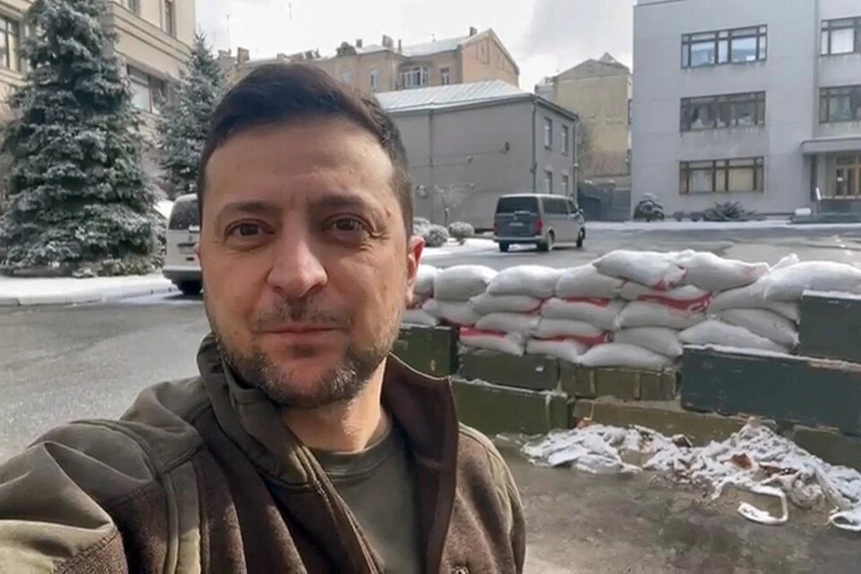 Владимир Зеленский призвал к новым санкциям против РФ, бойкоту российского экспорта, в частности, отказу от нефти и нефтепродуктов, а также бойкоту импорта. 