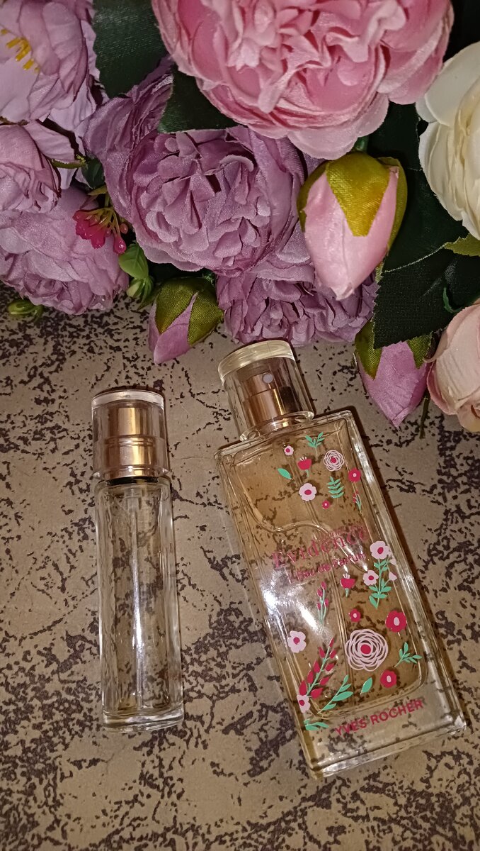 Парфюмерная вода 15 мл и парфюмерная вода в лимитированном флаконе, коллекционное издание