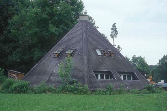 Дом в виде пирамиды 31 фото