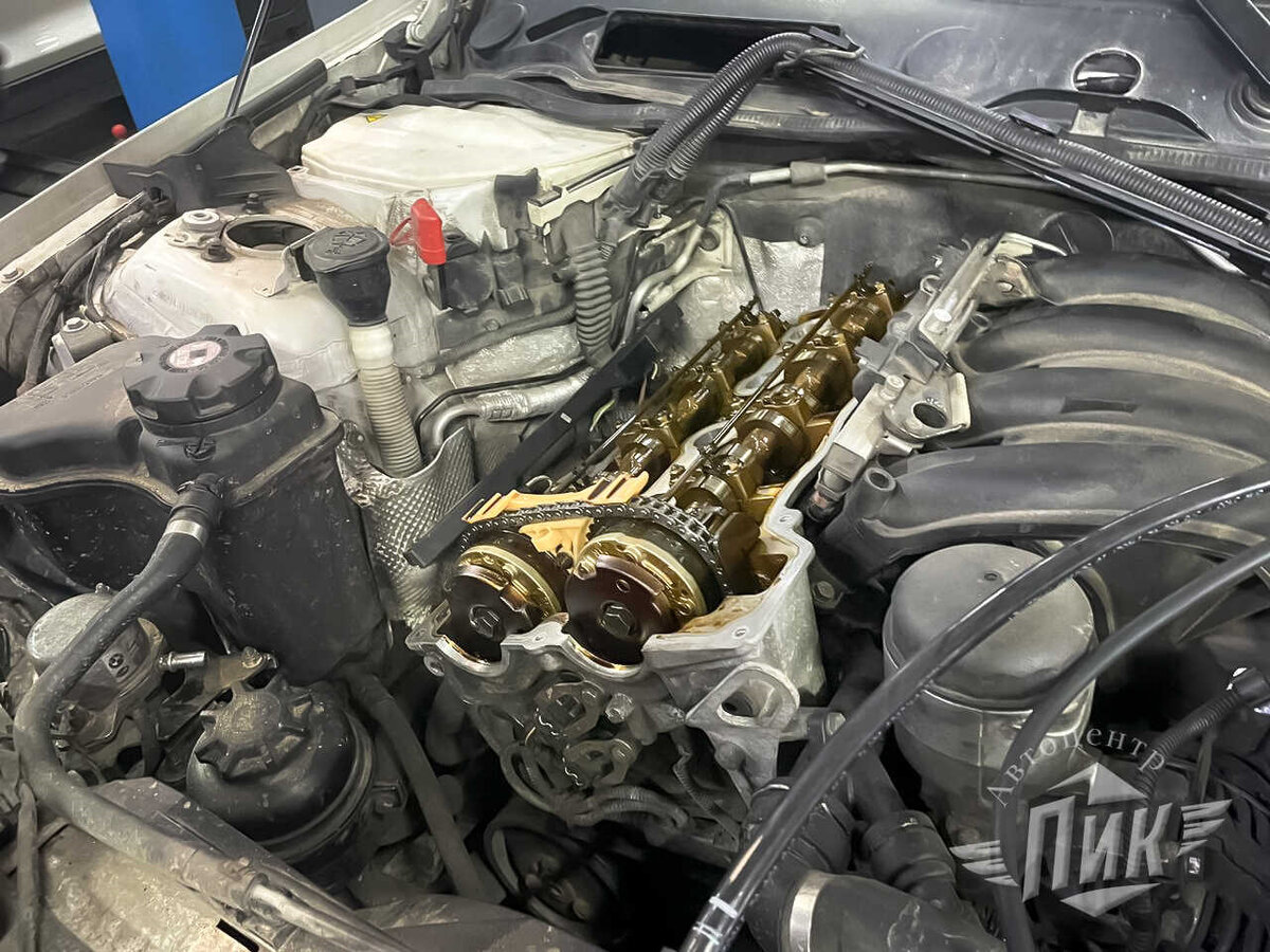 Наш герой со снятой клапанной крышкой