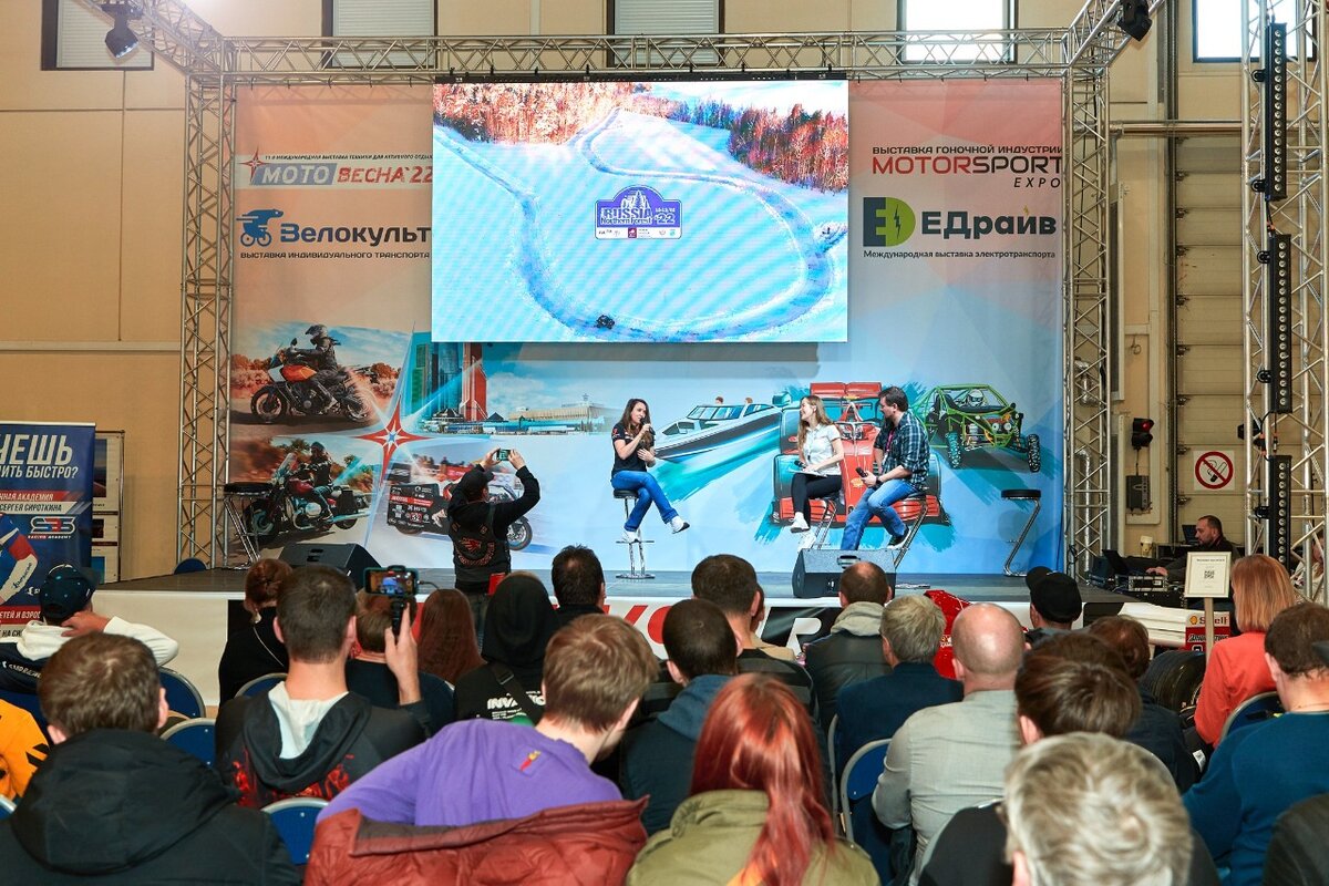 На выставке Motorsport Expo 2022 нам представилась возможность задать пару вопросов о багги, а 9 апреля на сцене выставки Анастасия Нифонтова ответила на вопросы ведущих