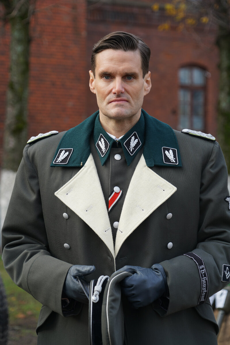 Филипп Рейнхардт в образе гестаповца Беме. Кадр из сериала