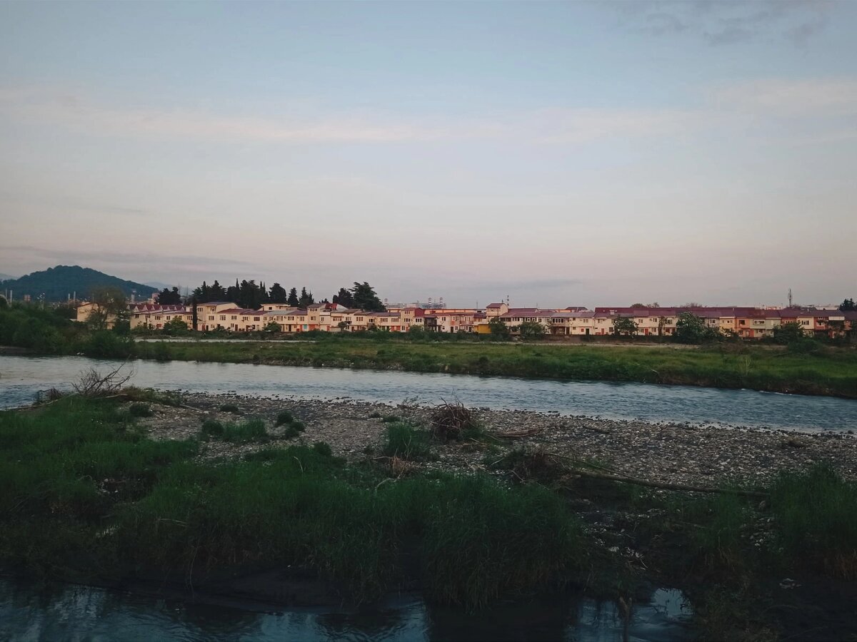 Гаражные фавелы на берегу