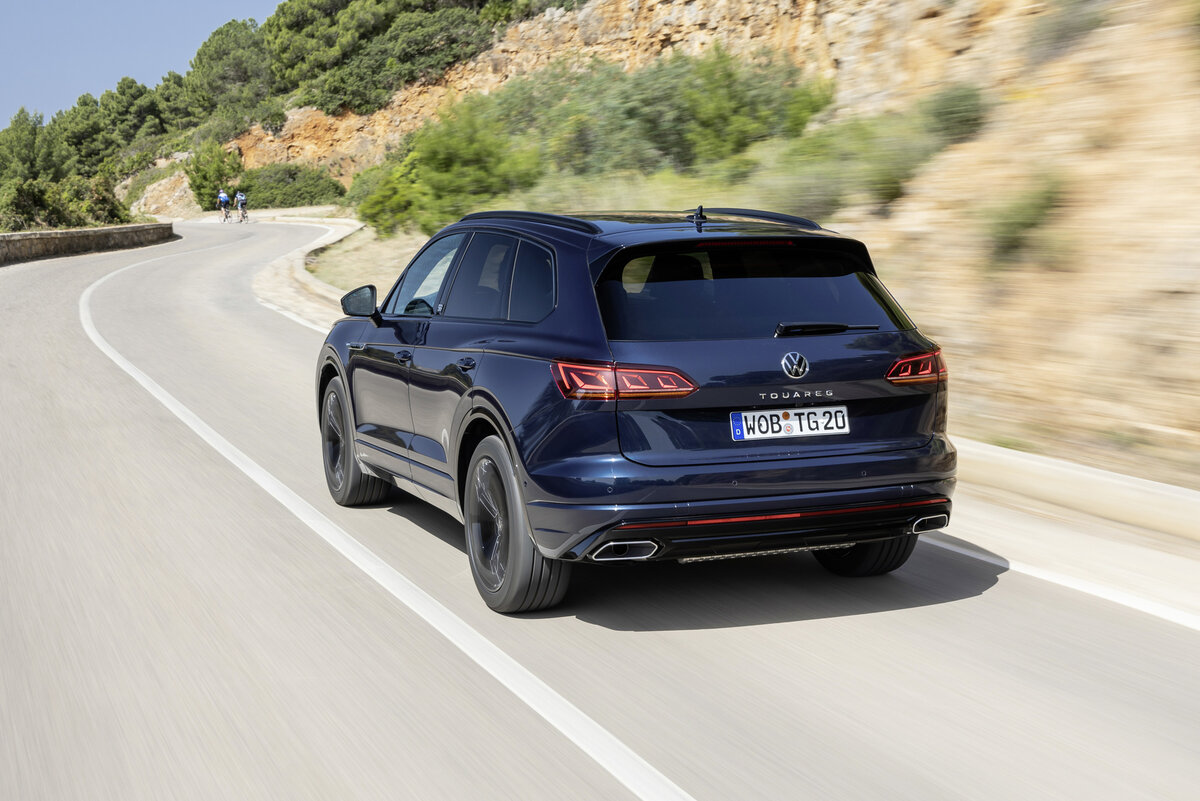 Volkswagen Touareg 2017 r line черный