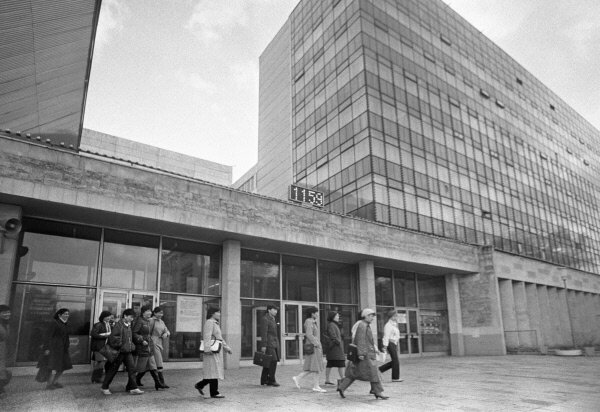 фото из интернета Яндекс картинки. Текстильный институт 1983 год.