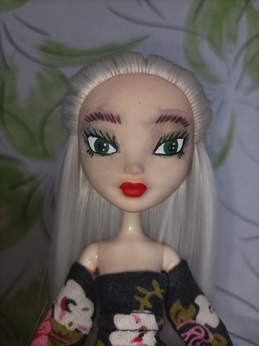 Неудачный кукольный макияж