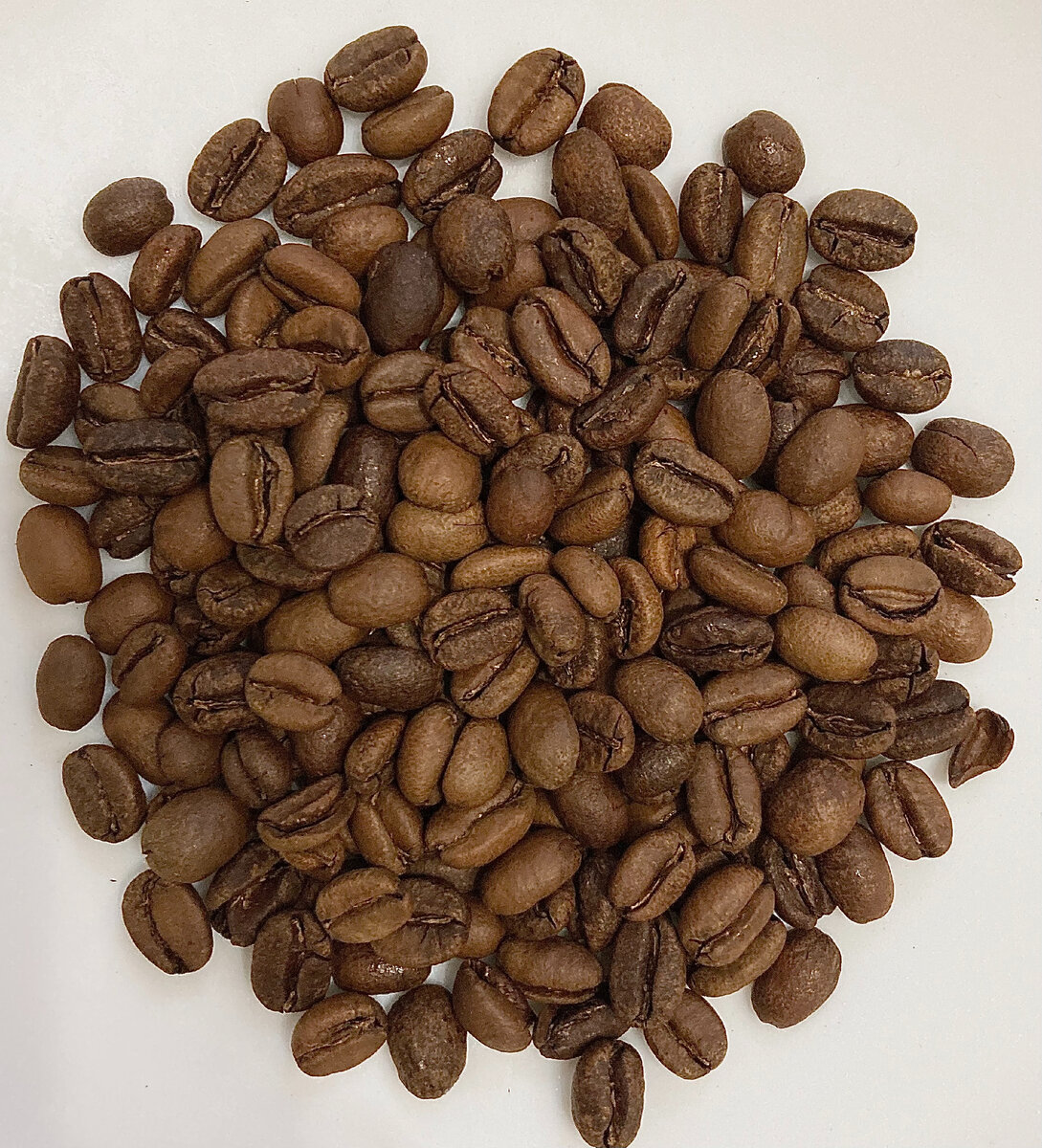 Местные разновидности со станции Гатта в регионе Сидамо. Видны следы необычной обработки: неровности зерен, неравномерный, пятнистый цвет. 