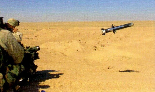 Пуск ракеты из ПТРК FGM 148 «Джавелин». Операция «Несокрушимая свобода», 2003  год.