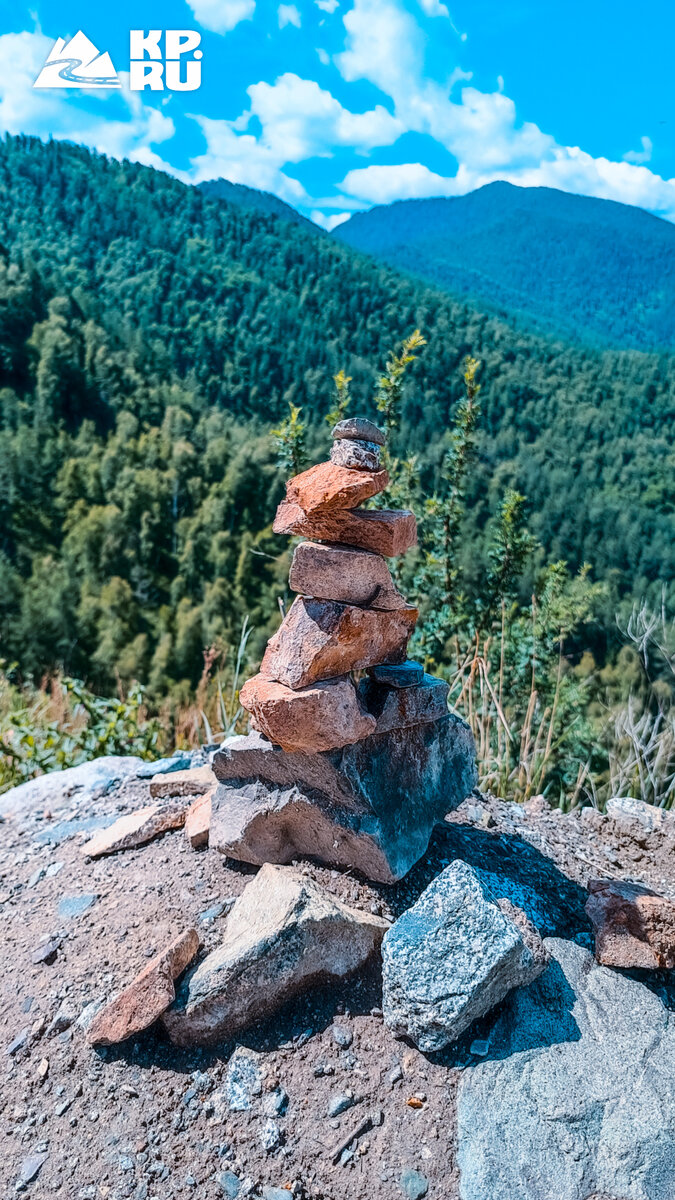 Пирамидка из камней у Чике-Таманского перевала. Фото: Виктория Минаева