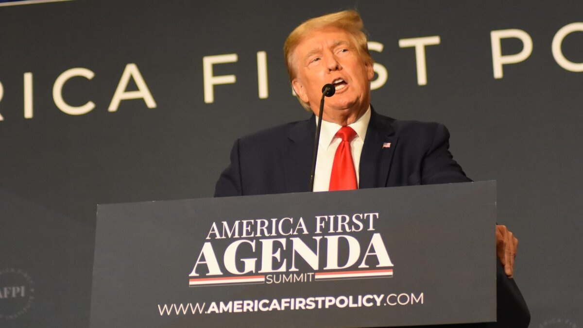 Дональд Трамп на форуме America First Policy Institute / Kyle Mazza / Anadolu Agency via Getty