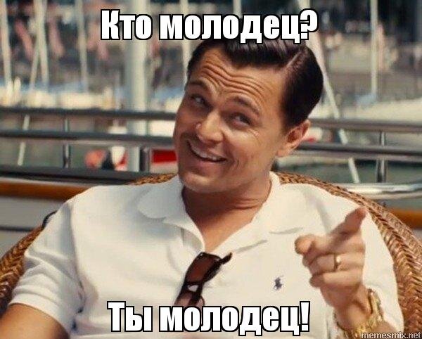 Автор канала, стоя перед зеркалом 