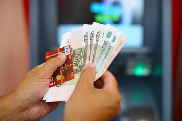    Почему не стоит носить банковскую карту в чехле телефона?