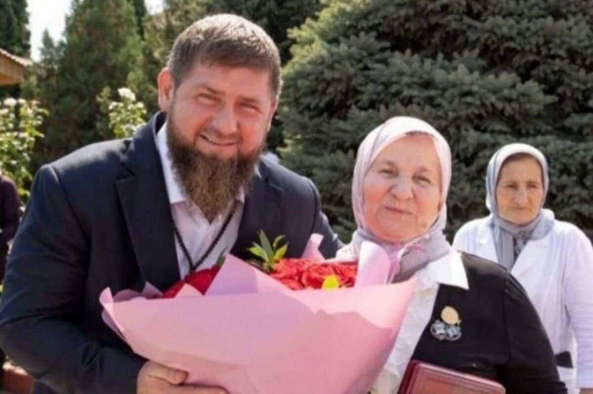    Рамзан Ахматович всегда интересуется здоровьем своей первой учительницы.