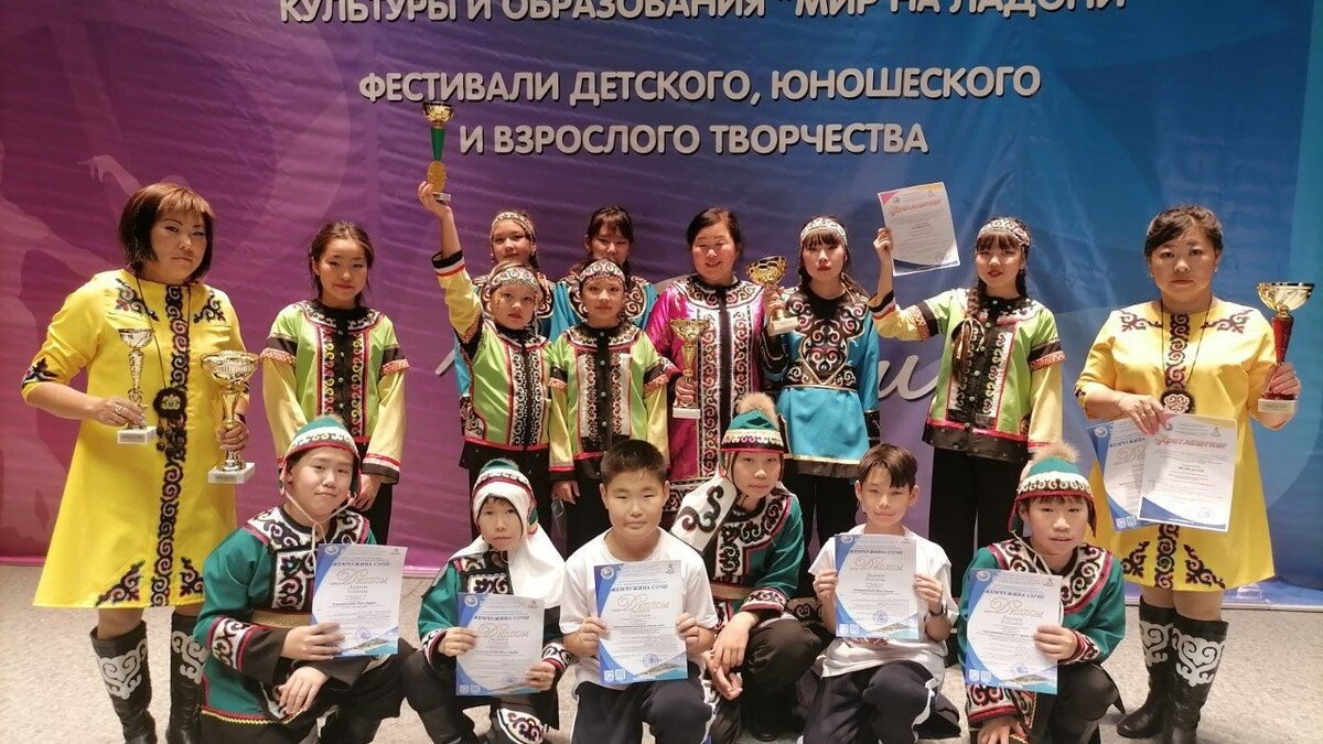     Жители села Верхний Нерген Нанайского района приняли участие в Международном конкурсе-фестивале детского, юношеского и взрослого творчества «Жемчужина Сочи».